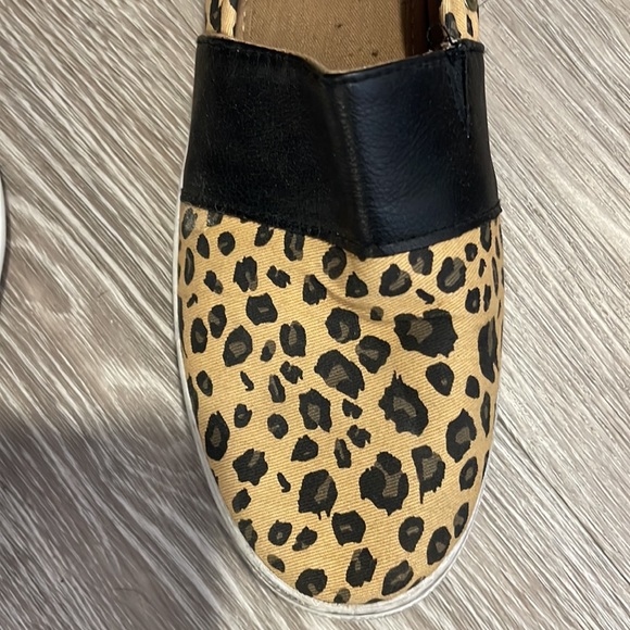 Cheetah print flats - Picture 2 of 2